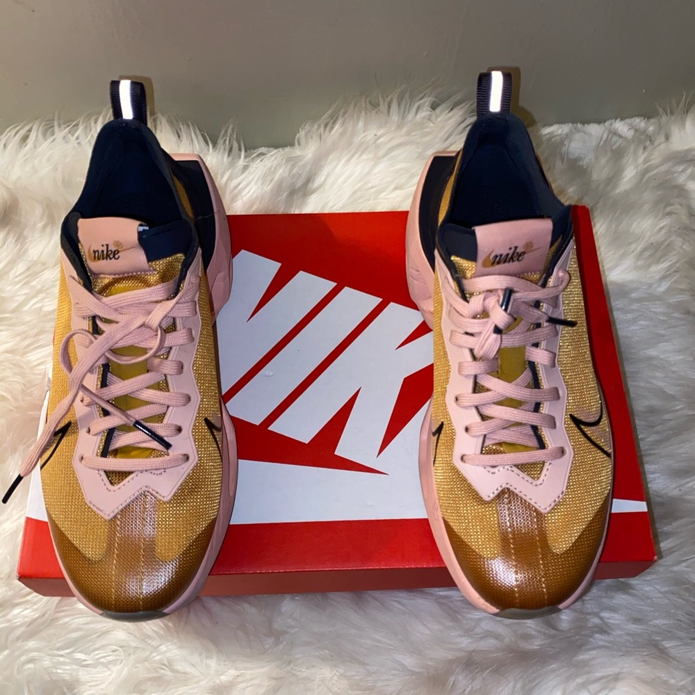 Women’s Nike sneaker